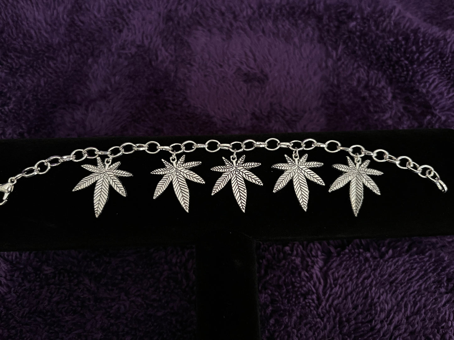 Beautiful Pot Leaf Charm Bracelet (5- 25mmX22mm charms on a 20cm adjustable bracelet)